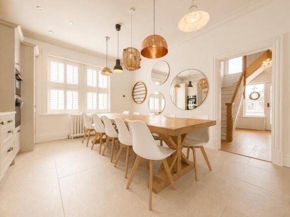 4 bed Apartment for sale Image 5