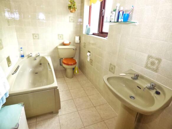 En-Suite Bathroom