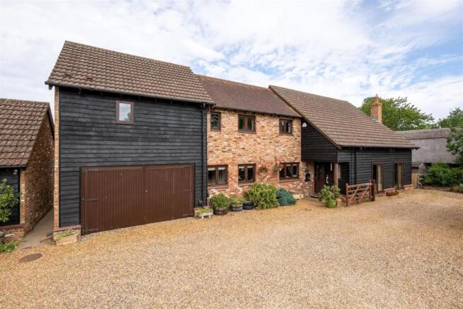 260728 - 3 Hunters Yard, Riseley - 01.jpg