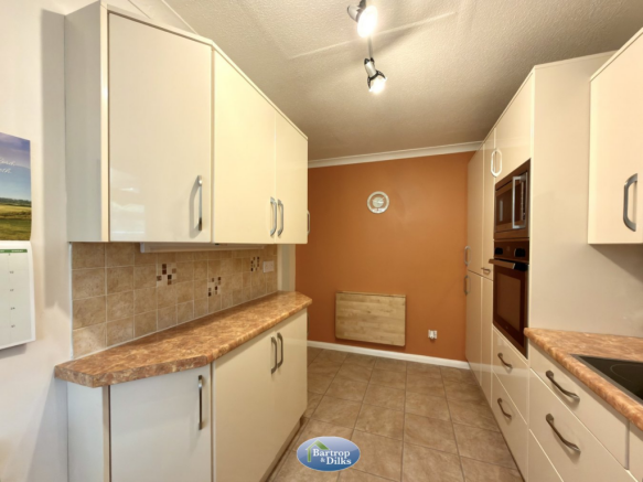 2 bed Semi-Detached Bungalow for sale Image 10