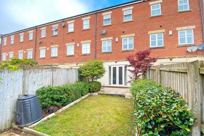 3 bed Town House for sale Image 11