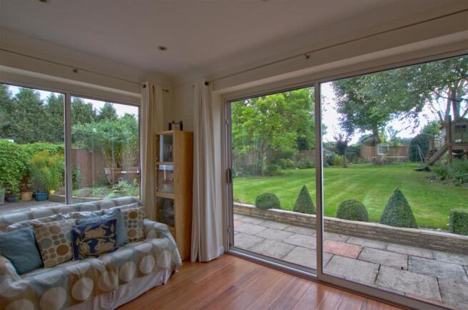 Family room 3.jpg