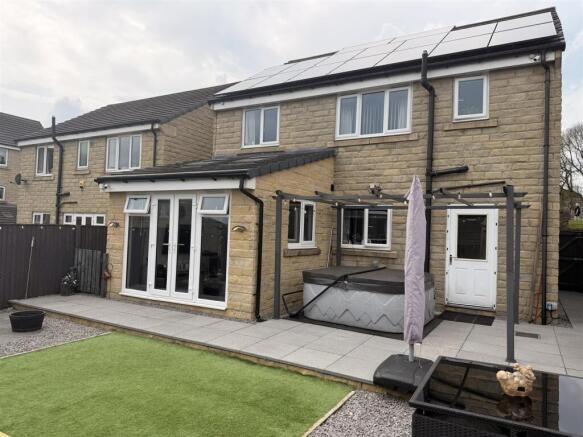 4 bed Detached for sale Image 9