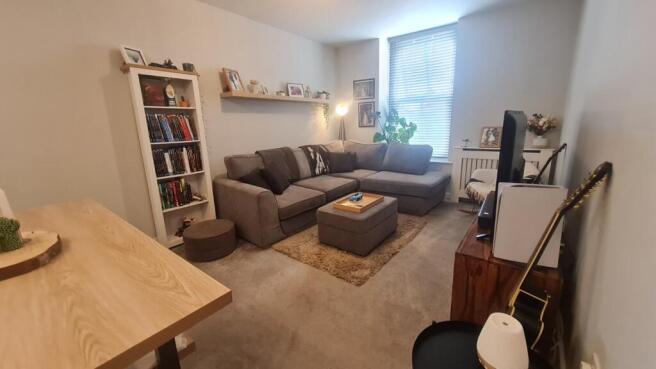 2 bed Flat to rent Image 5