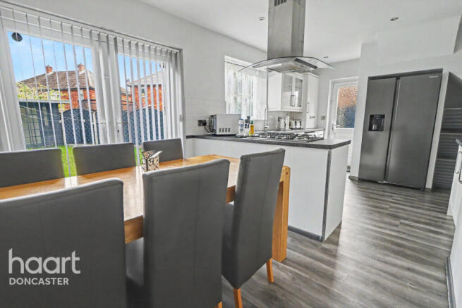 3 bed Semi-Detached for sale Image 6