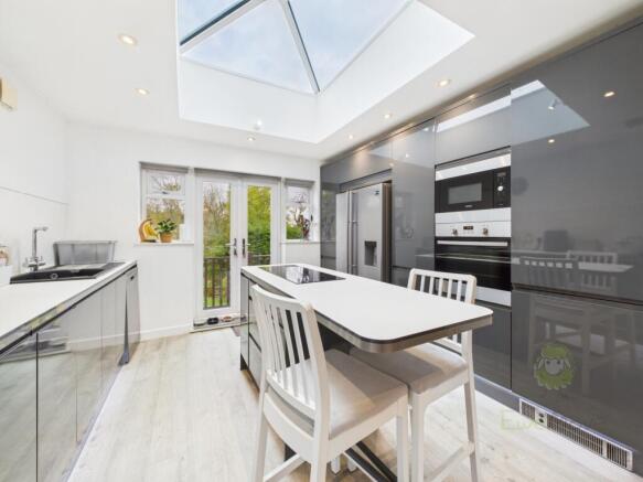 CAM05477G0-PR0012-STILL011