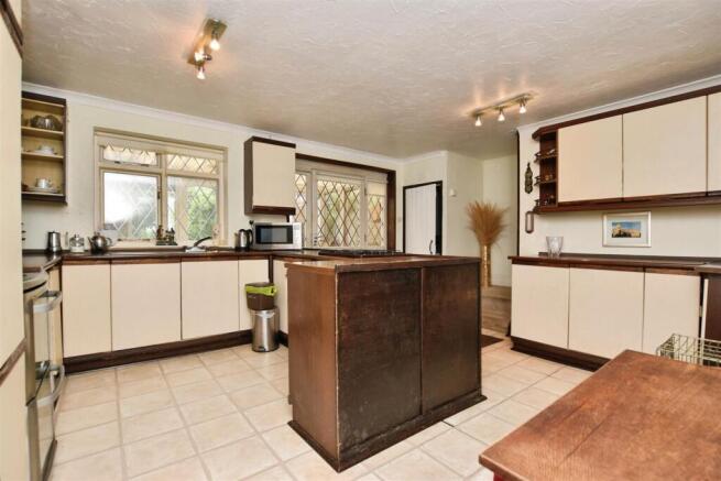4 bed Semi-Detached for sale Image 10