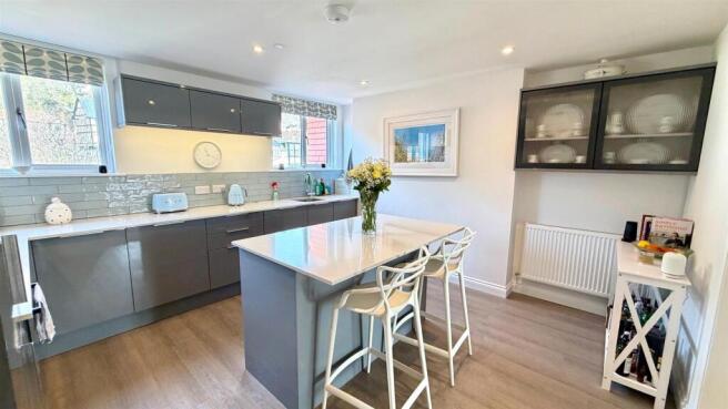 KITCHEN/ BREAKFAST ROOM