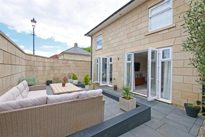 4 bed Detached for sale Image 10