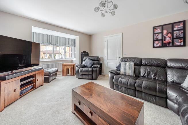 5 bed House for sale Image 12