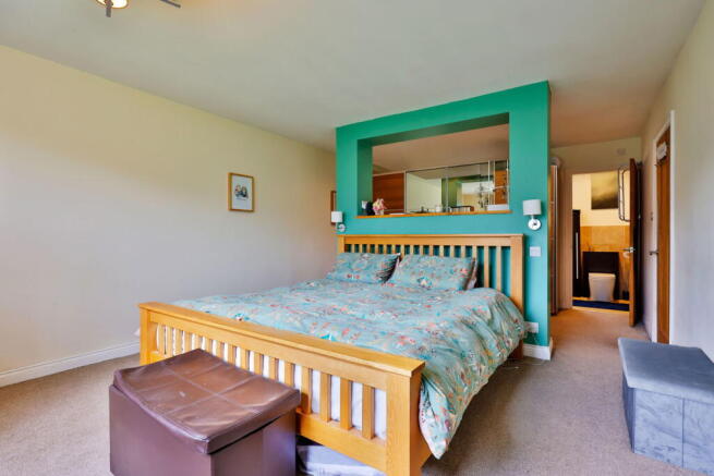 5 bed Detached Bungalow for sale Image 10