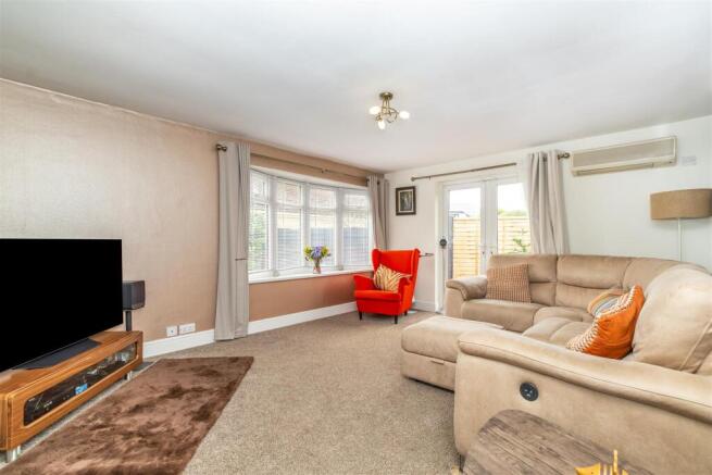 4 bed Detached Bungalow for sale Image 9