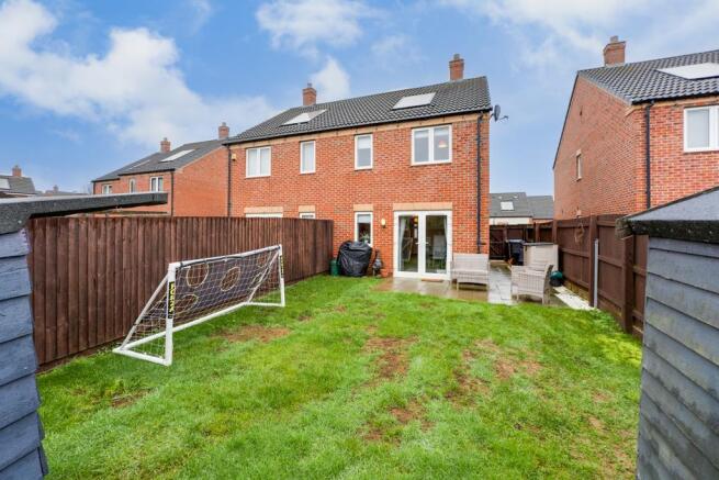 11 Walden Road, Burton Latimer-18.jpg
