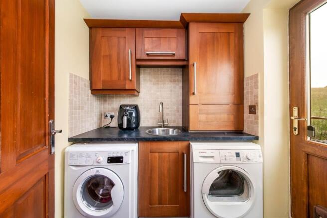 5 bed Detached for sale Image 12