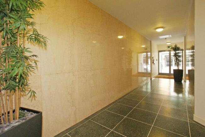 2 bed Apartment to rent Image 6