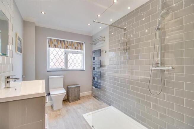 4 bed Detached for sale Image 10