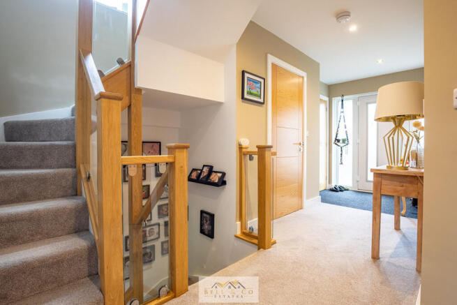 5 bed Detached for sale Image 8