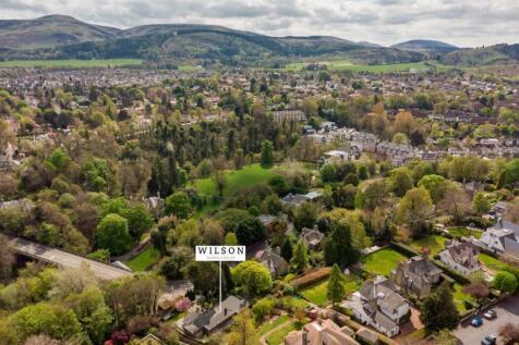 5 bedroom Detached for sale