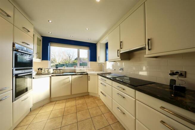 2 bed Detached Bungalow for sale Image 11