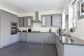 9, Brandesbury Square, Woodford Green IG8 8GU