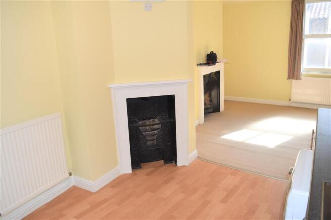 3 bed Flat for sale Image 7
