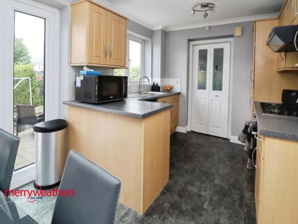 4 bed Semi-Detached for sale Image 6