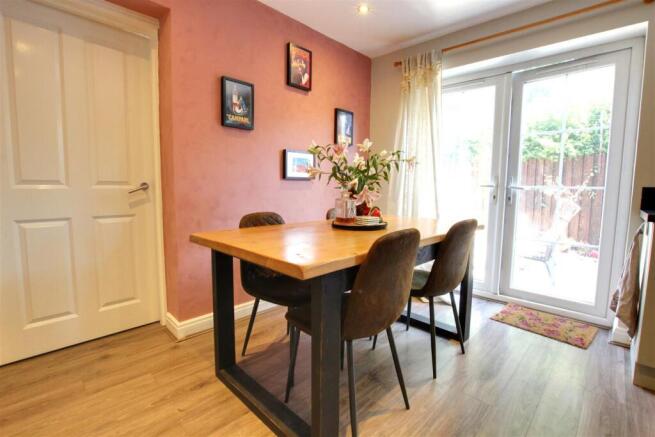 4 bed Detached for sale Image 8