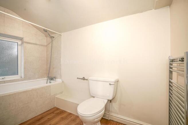 Bathroom Further Vie