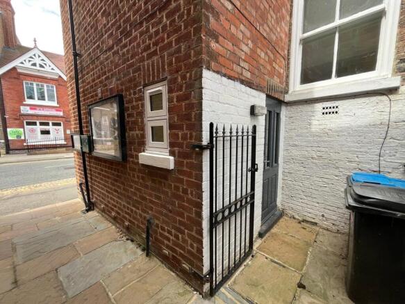 2 bed House to rent Image 11