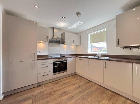 2 bed Terraced to rent Image 4