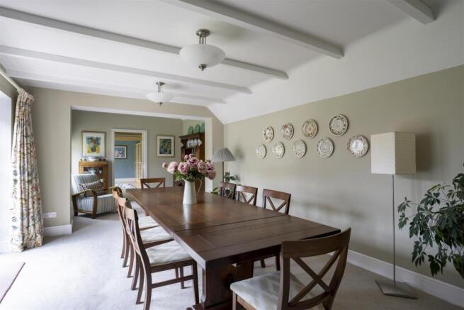 5 bed Detached for sale Image 8