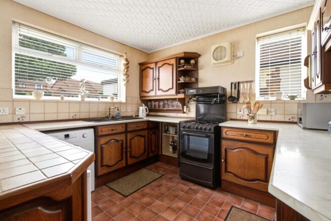 Hawthorn Crescent, Caddington, Luton, Bedfordshire, LU1 photo 4