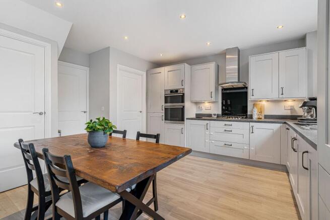 4 bed Detached for sale Image 4