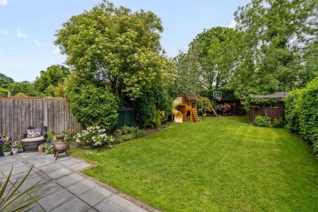 10 Kingswood Close_1.jpg