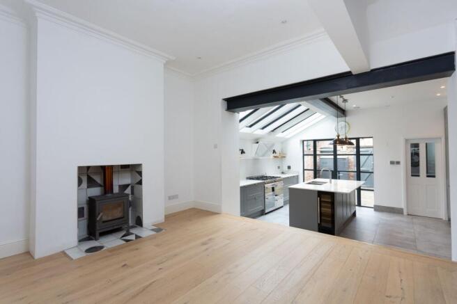 4 bed Town House for sale Image 4