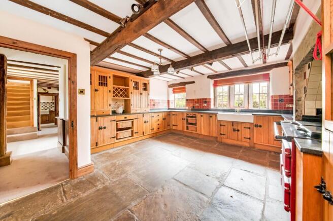 5 bed Detached for sale Image 4
