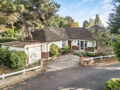 Penton Hall Drive, Staines-upon-Thames, Middlesex, TW18