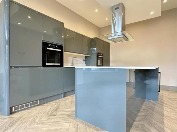 2 bed Apartment to rent Image 4