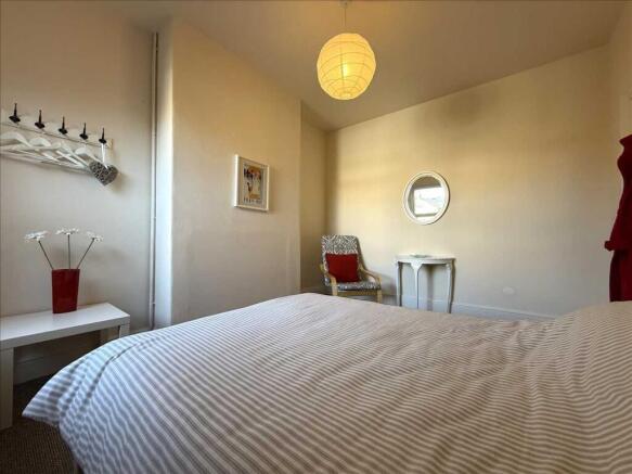 3 bed Flat for sale Image 11
