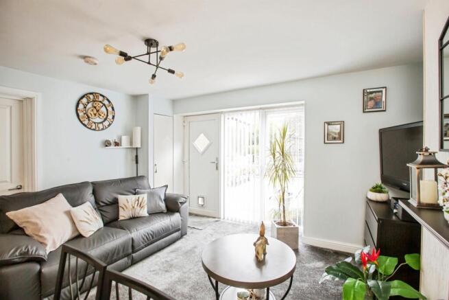 2 bed Flat for sale Image 4