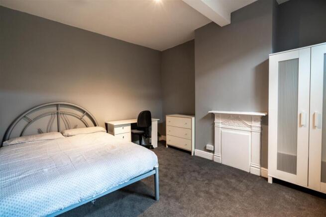 5 bed House to rent Image 4