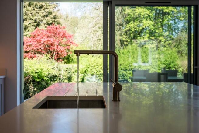 Altrincham Road, Wilmslow, Cheshire, SK9 photo 4