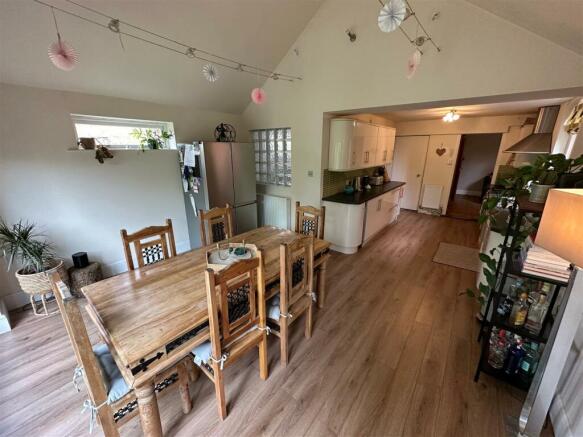 Kitchen Dining Room.JPG
