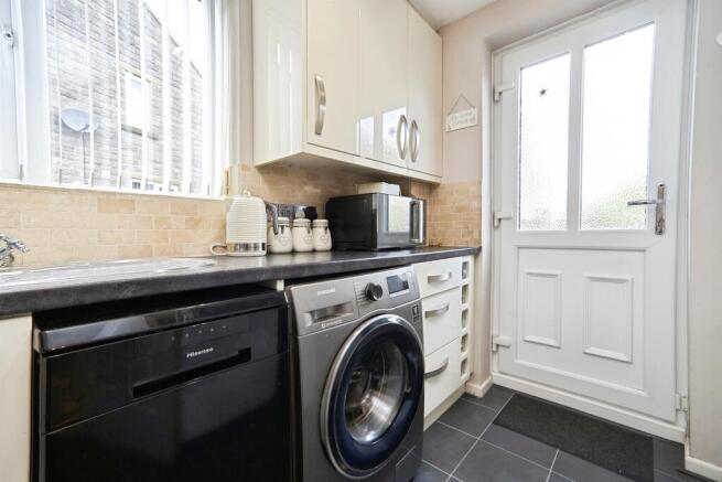 3 bed Semi-Detached for sale Image 6