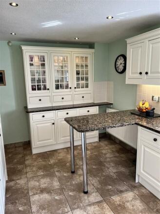 Kitchen2.jpg