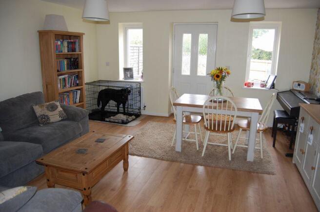 LOUNGE/DINING ROOM