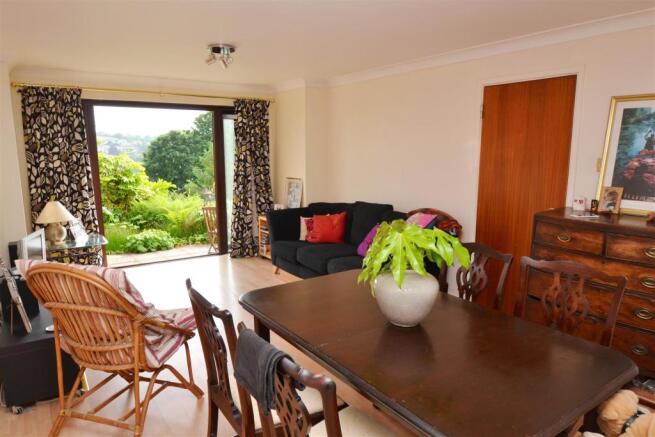 LIVING/DINING ROOM
