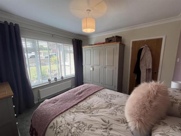 2 bed Semi-Detached Bungalow for sale Image 9