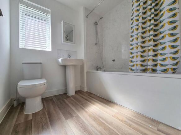4 bed Detached for sale Image 11
