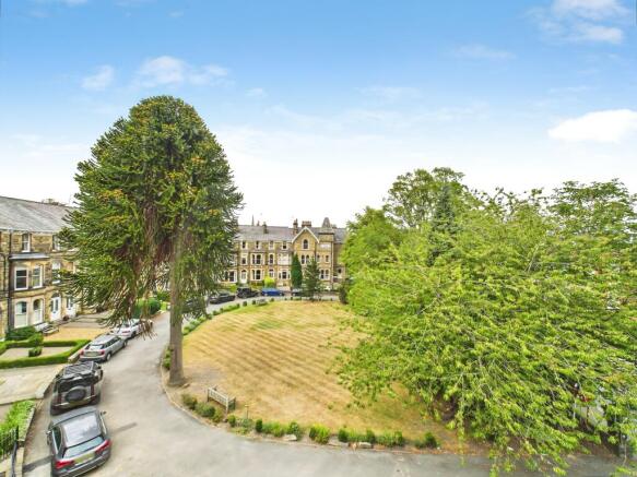 2 bed Flat to rent Image 10